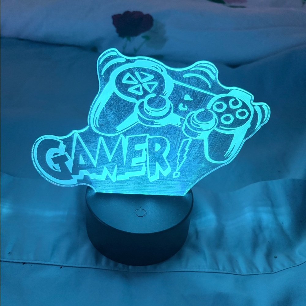 LED Gamer & Controller 7 Different Color Night Light - Picture 5 of 9